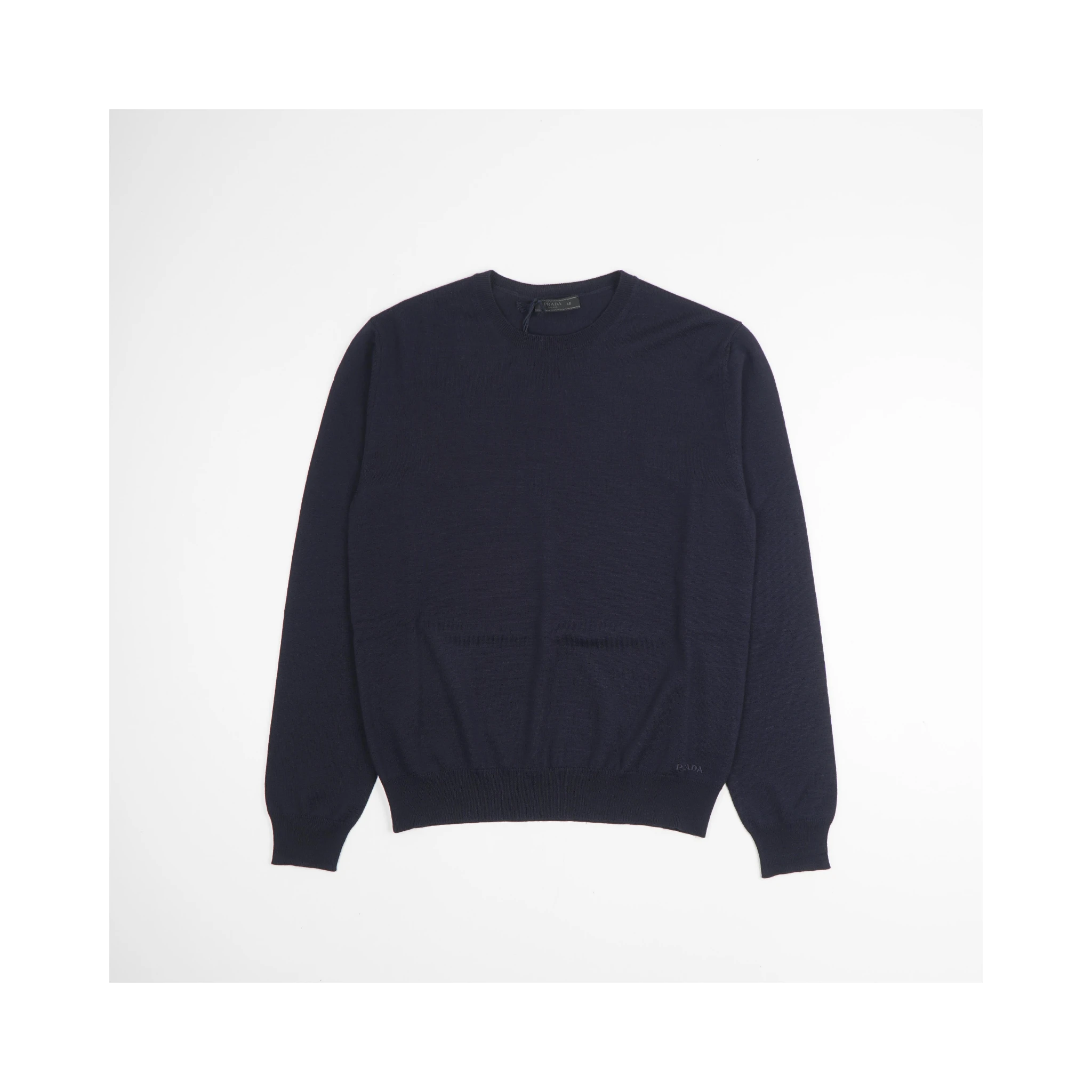 كنزة صوفية زرقاء داكنة برقبة دائرية