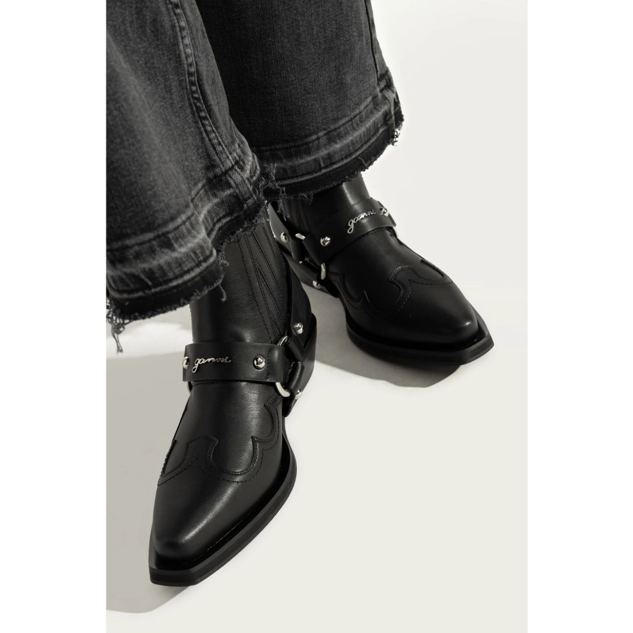 40mm Fitted Recycled Leather Ankle Boots In Black