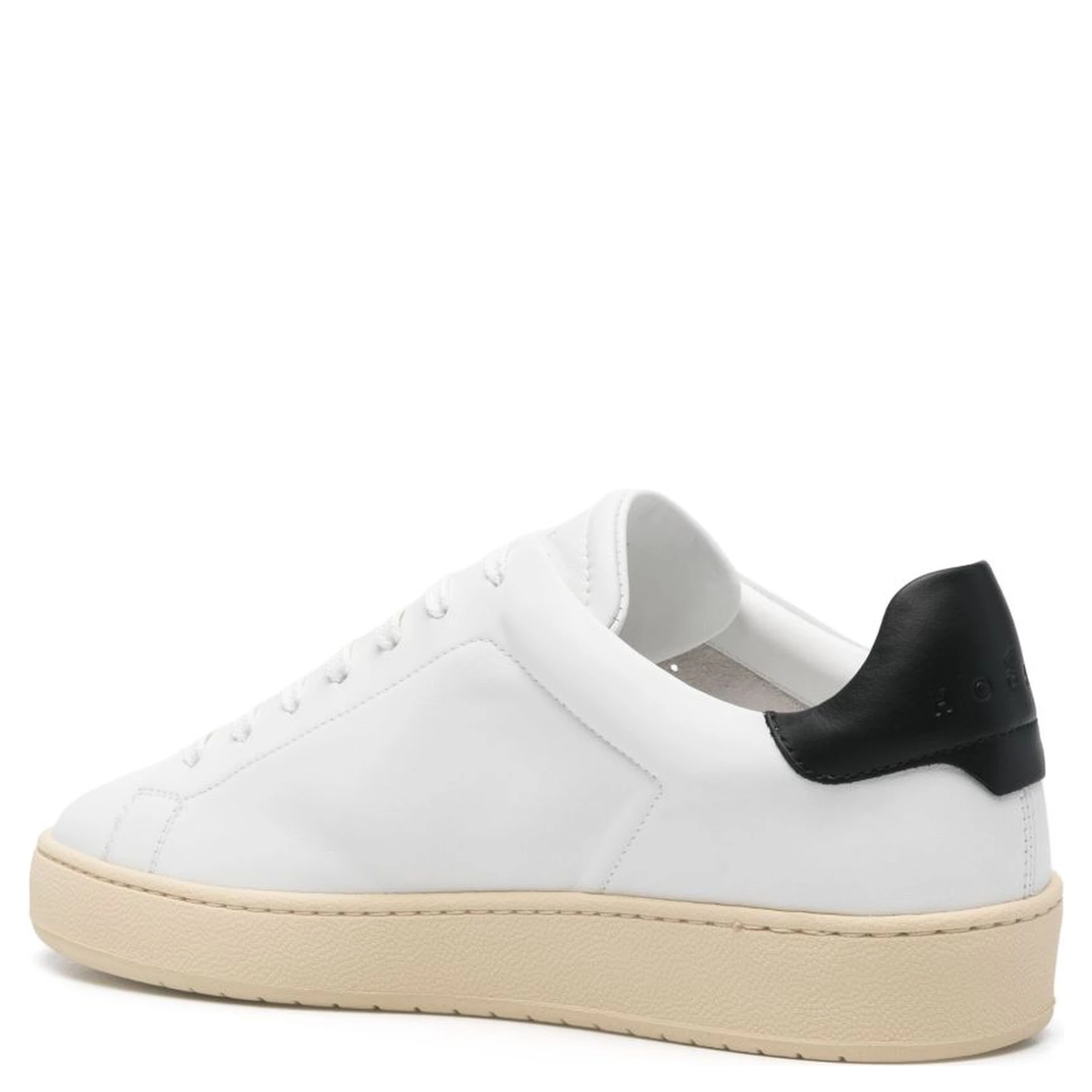 H672 Sneakers In White