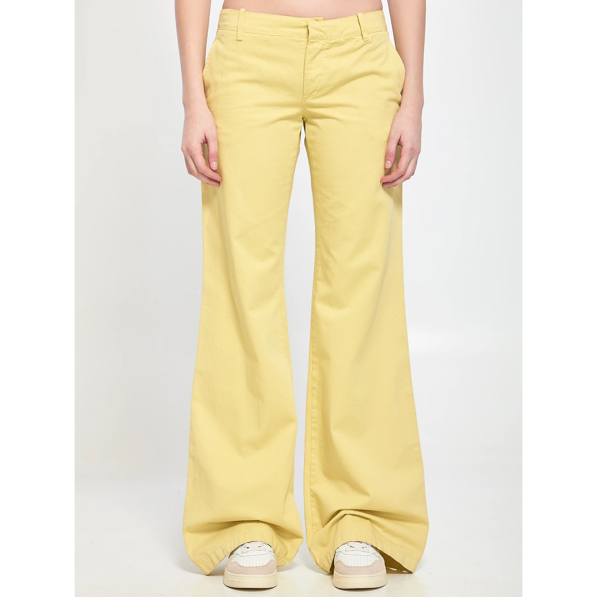 Low-rise trousers