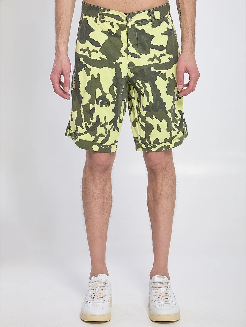 Camouflage bermuda shorts