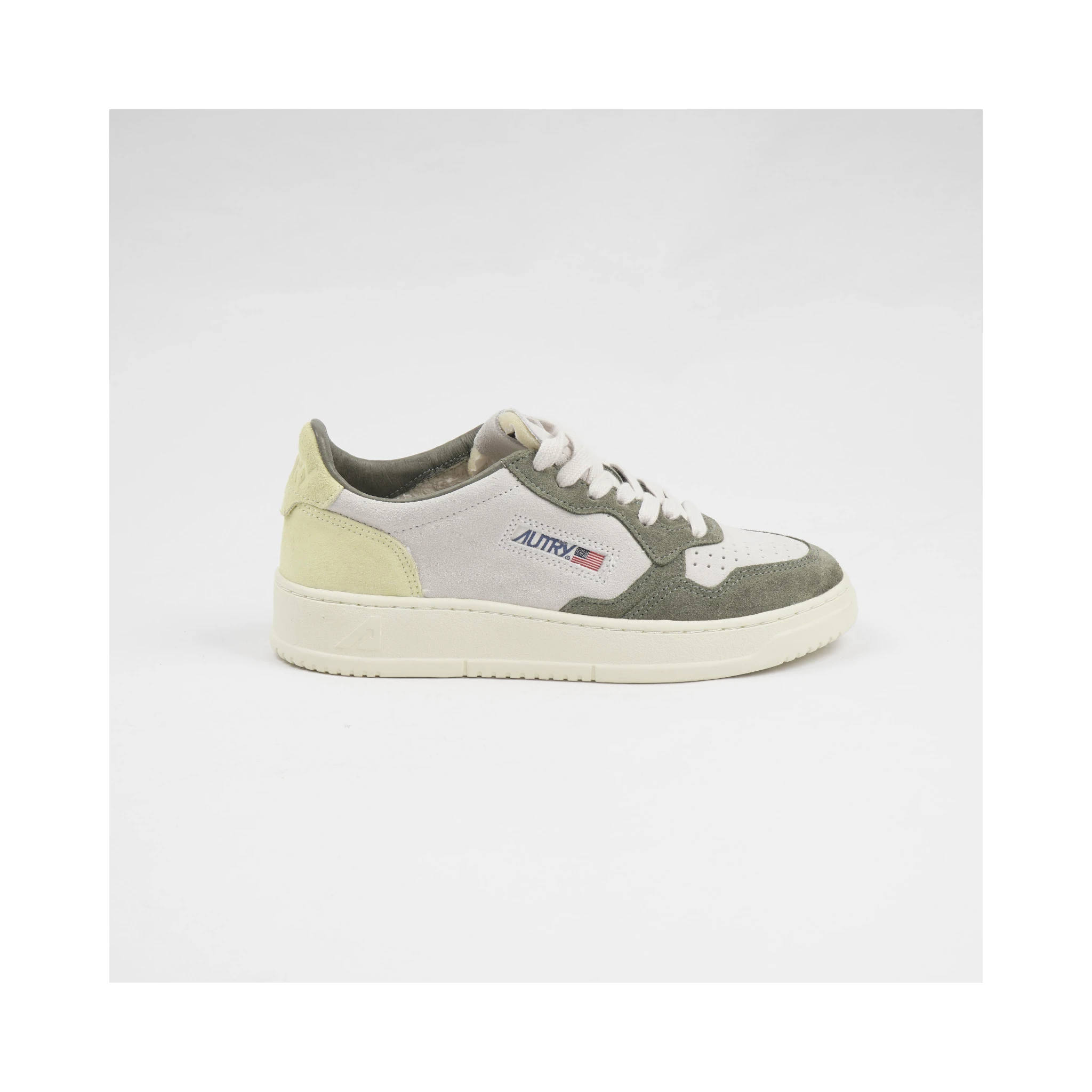 Low Medalist Sneaker