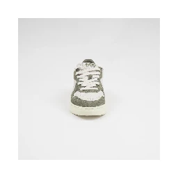 Low Medalist Sneaker