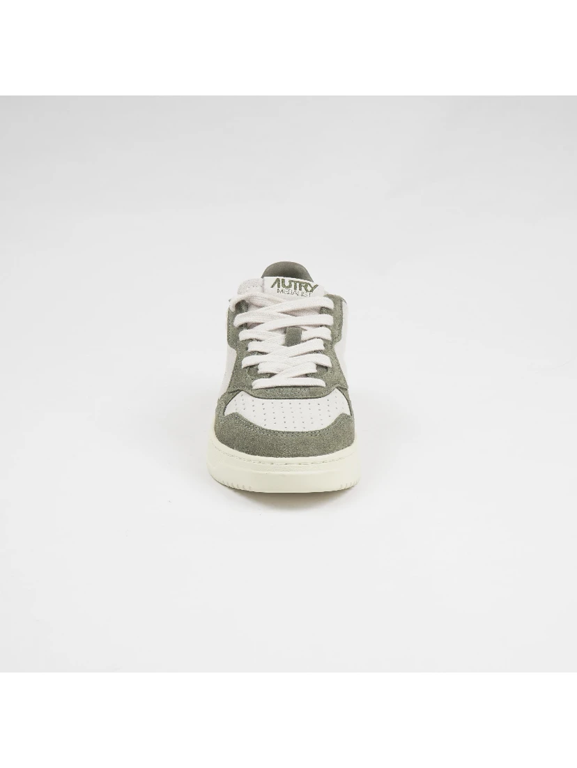 Low Medalist Sneaker