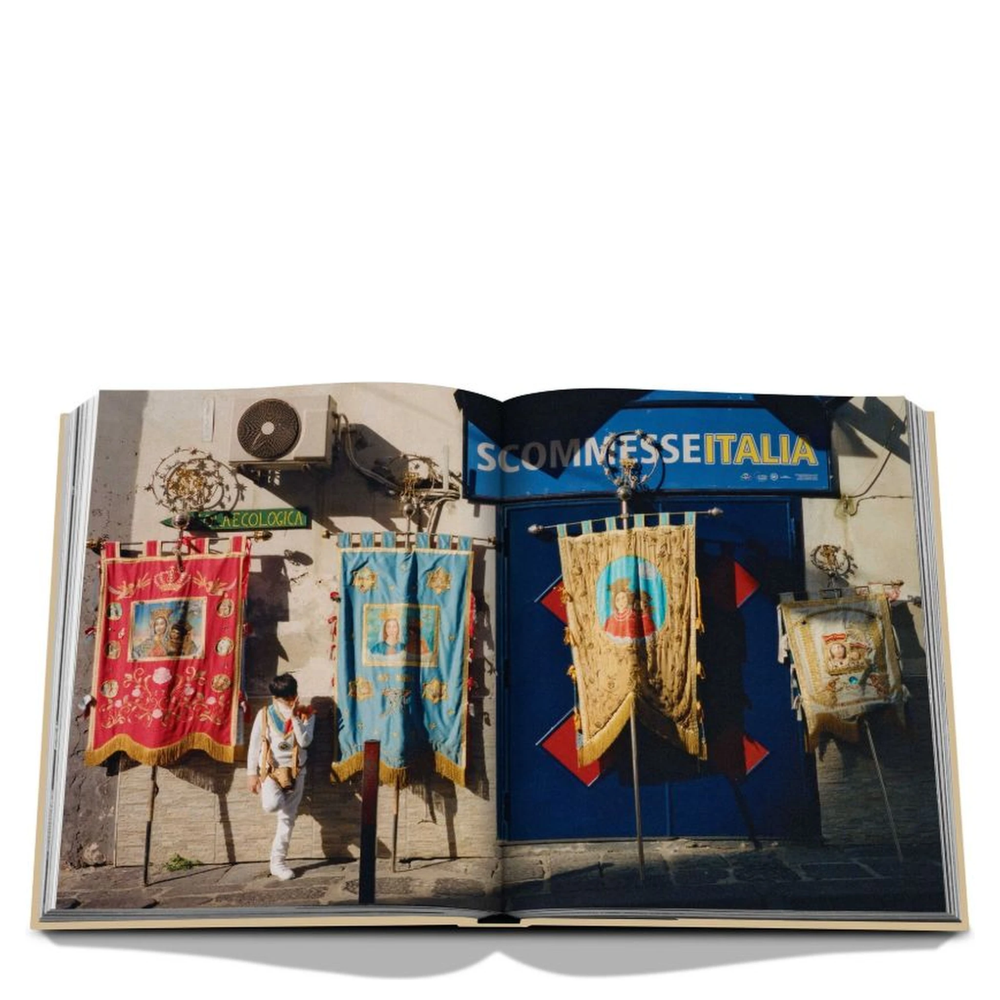 Napoli Amore by Cesare Cunaccia book