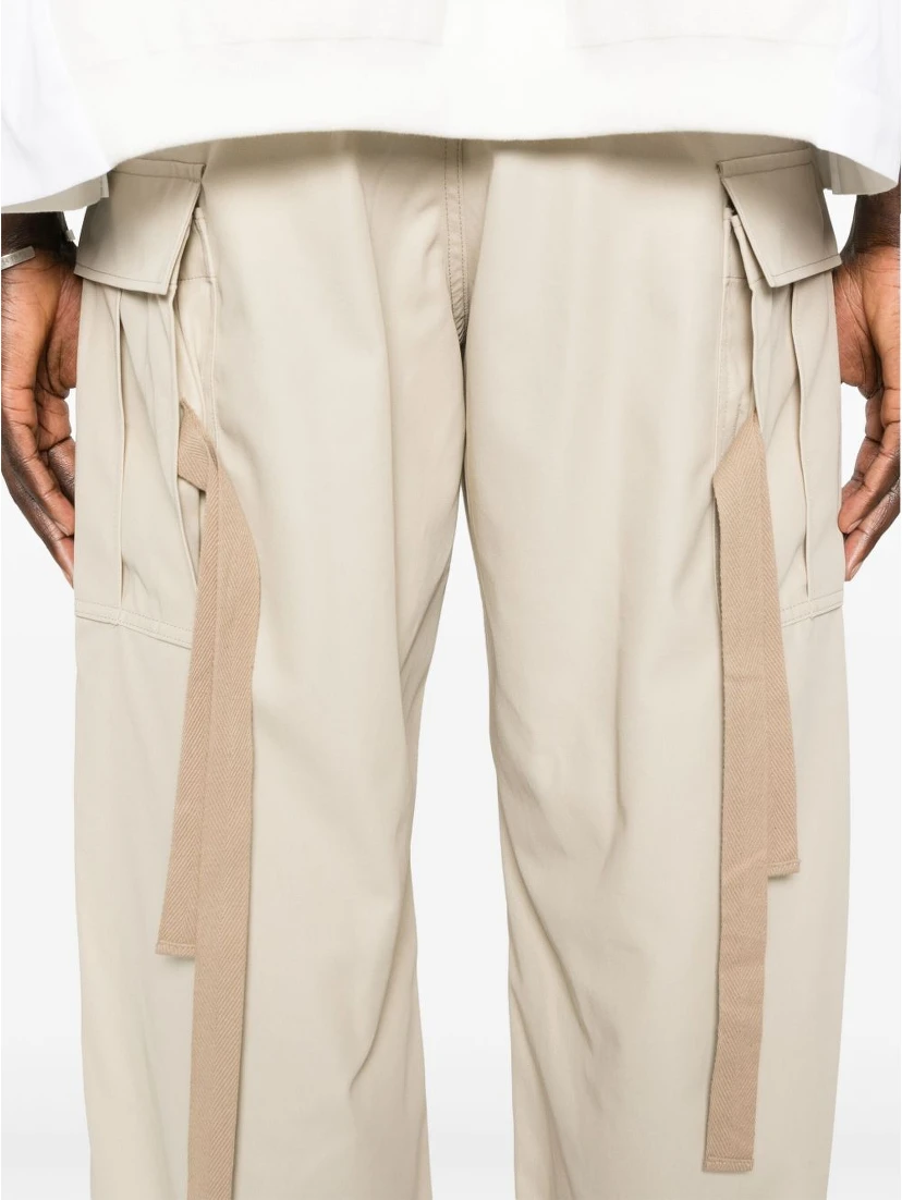 belted trousers