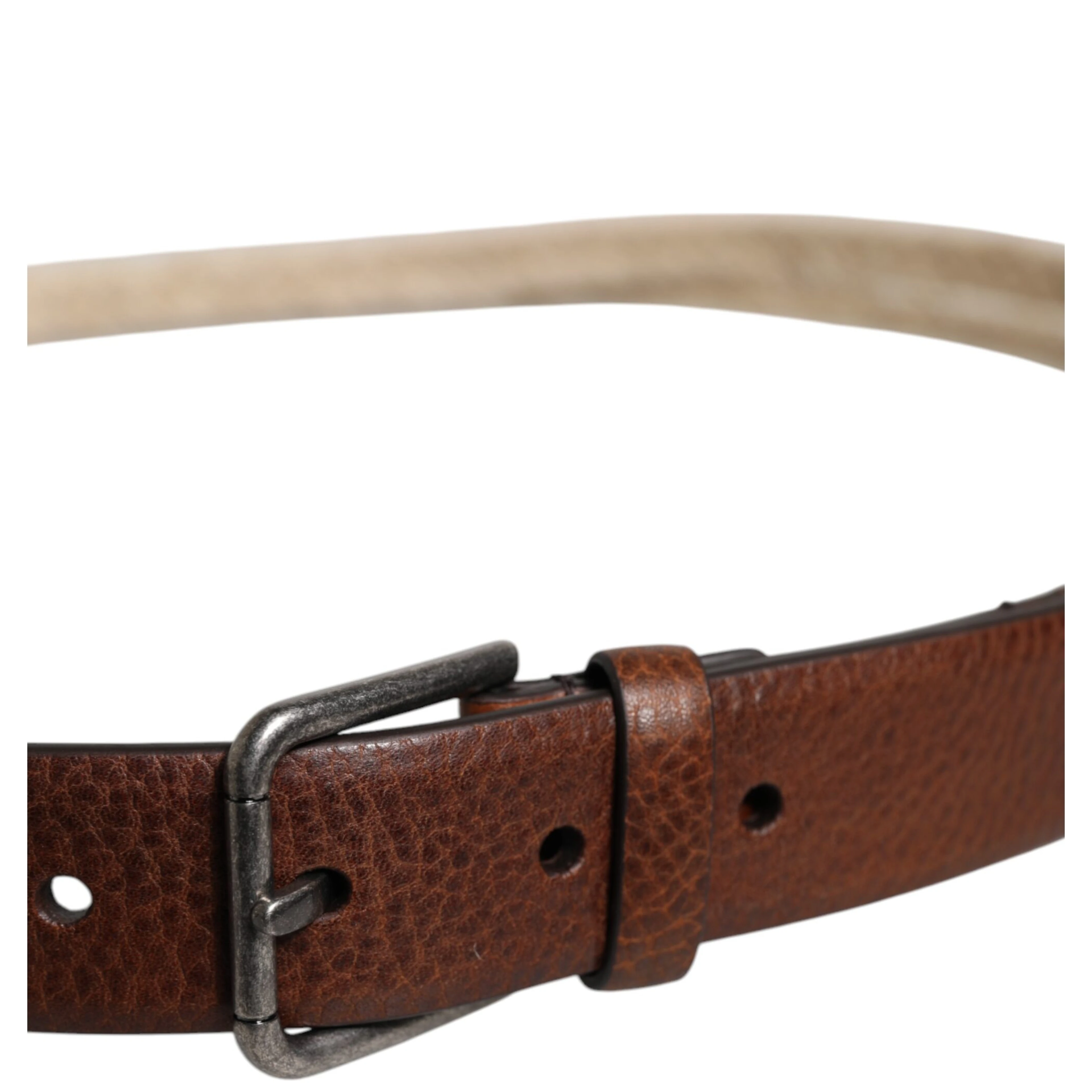 حزام من جلد الجوت البني المنسوج بإبزيم معدني