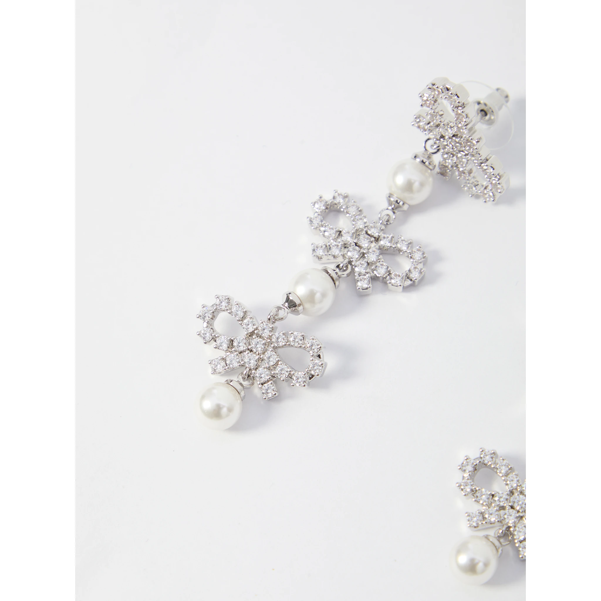 Micro bow pearl tiered earrings