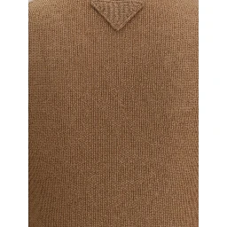 كنزة كشمير بنية اللون