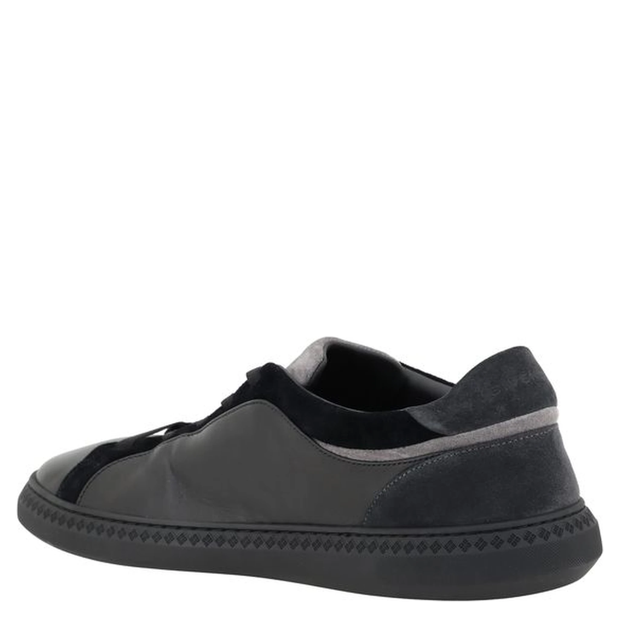 حذاء رياضي أسود من الجلد من طراز G