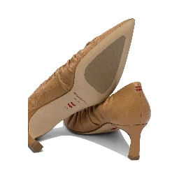 Heeled shoes