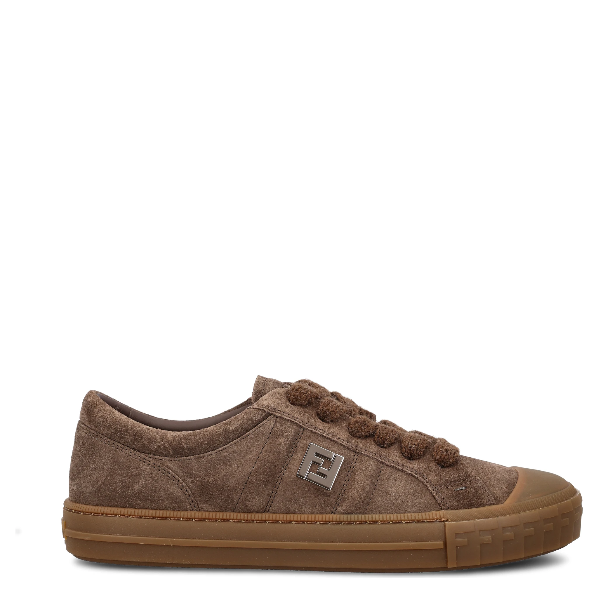 أحذية رياضية بشعار دومينو