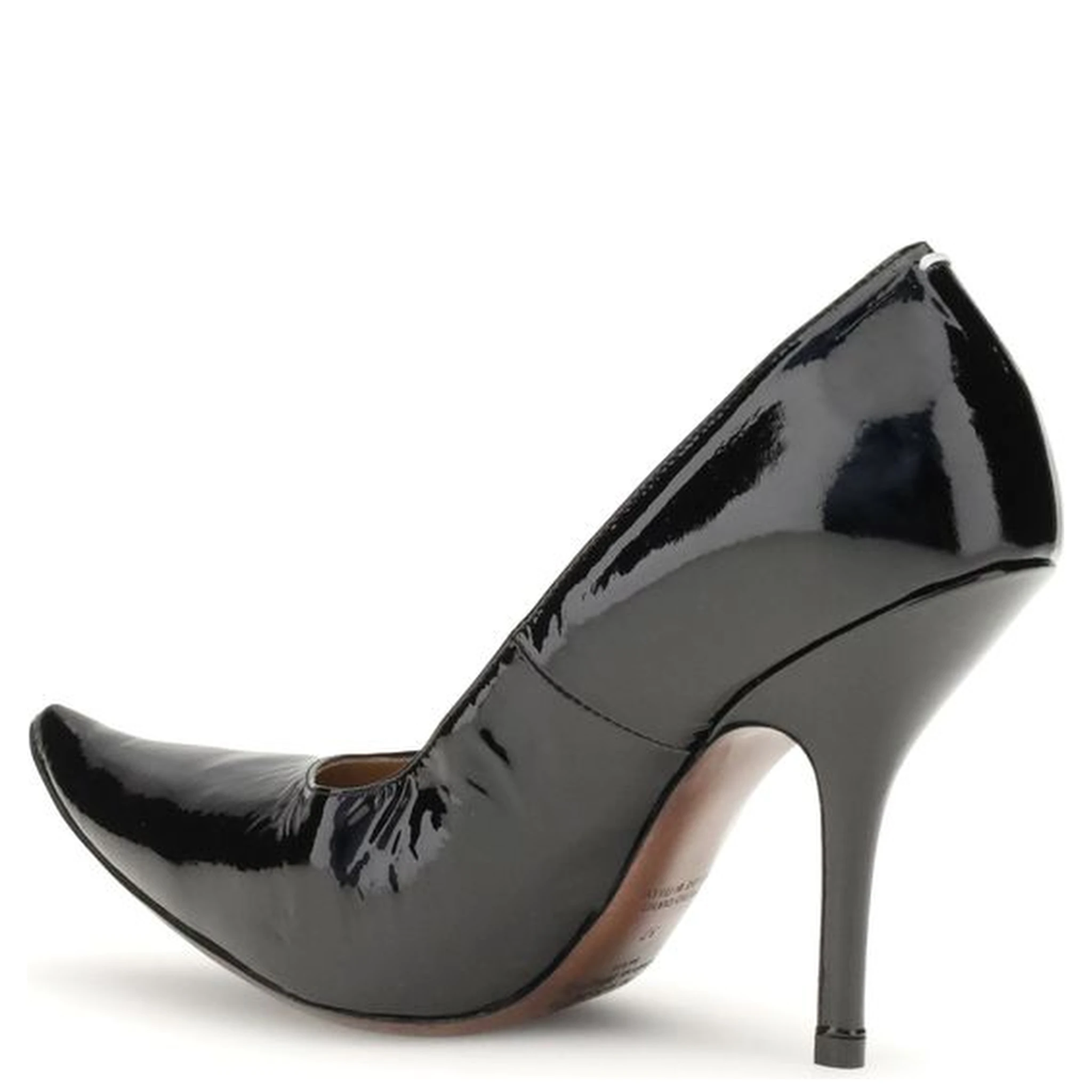 حذاء بكعب عالٍ من جلد العجل الأسود من بوس توروس