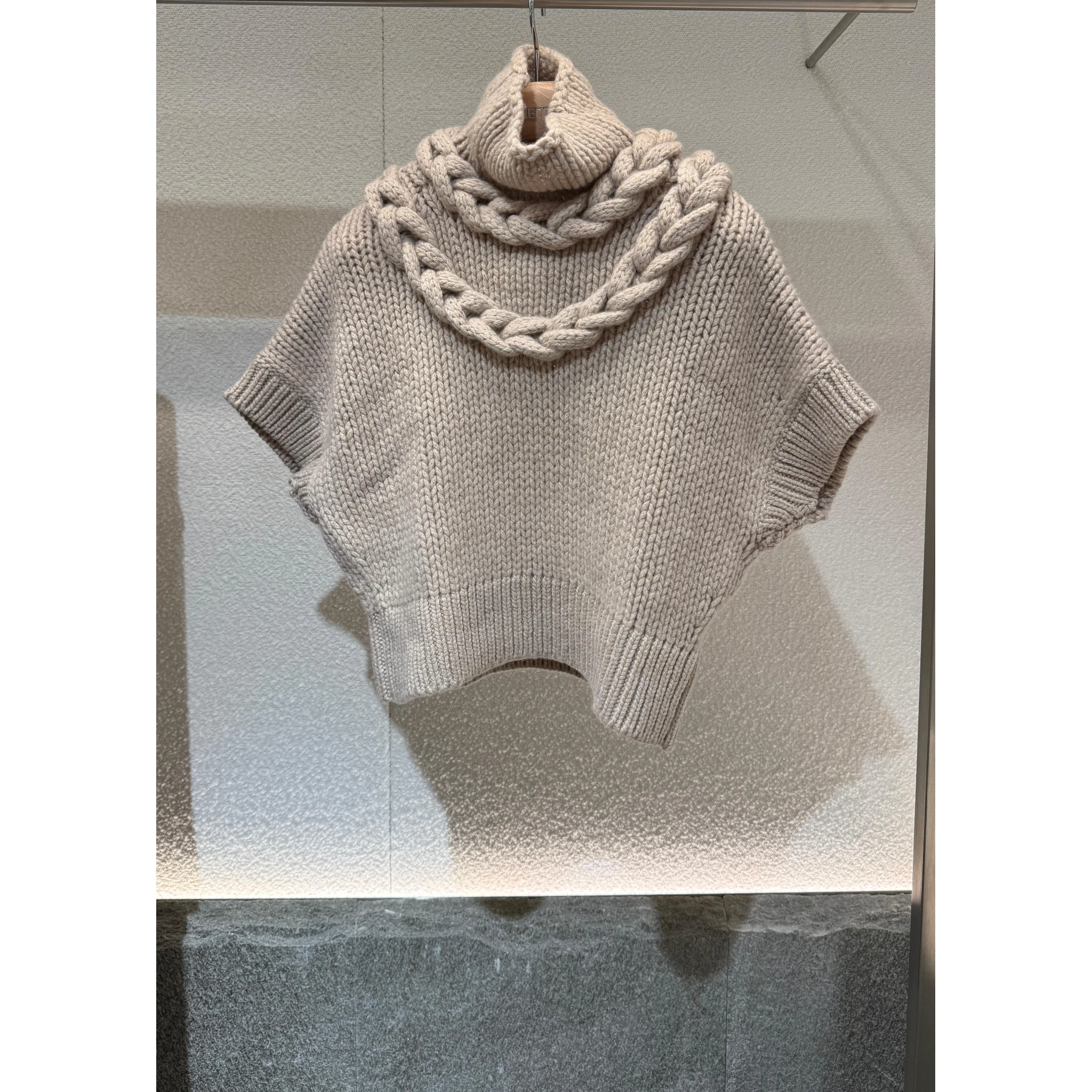 "Rodolite Biggie" sleeveless sweater in wool and cashmere