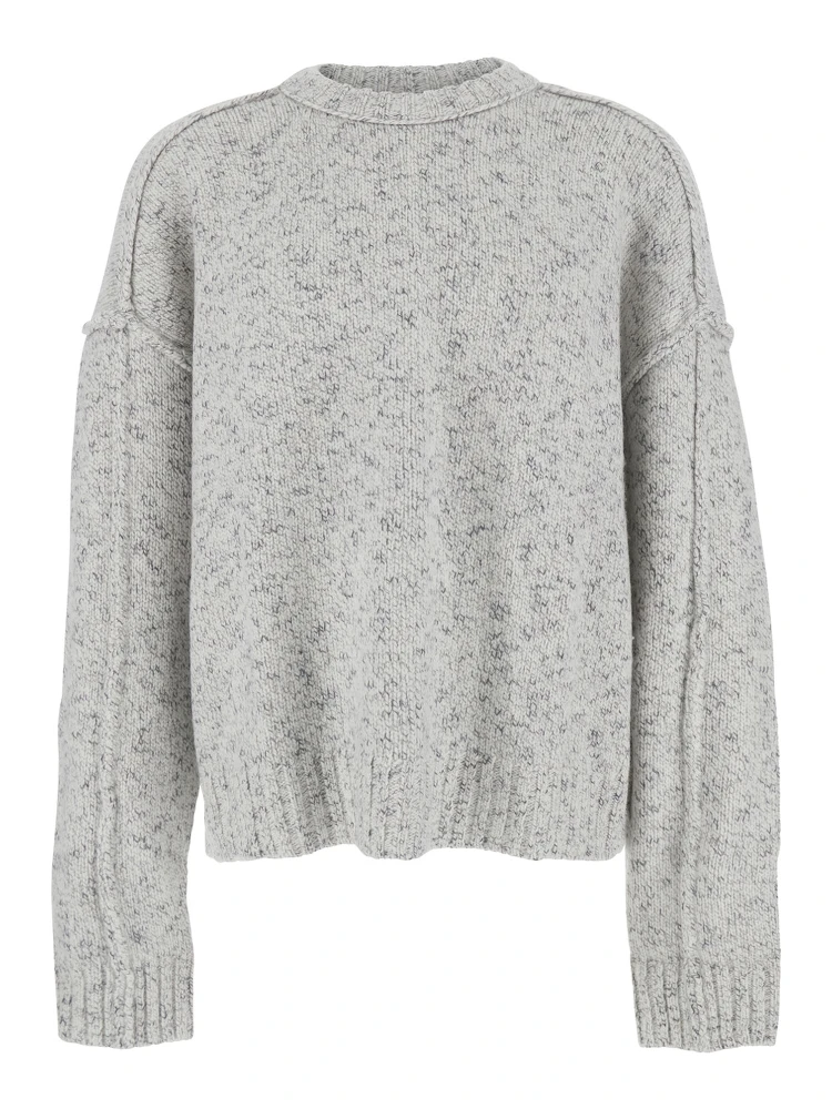 كنزة صوفية رمادية برقبة دائرية وأكتاف منسدلة للرجال