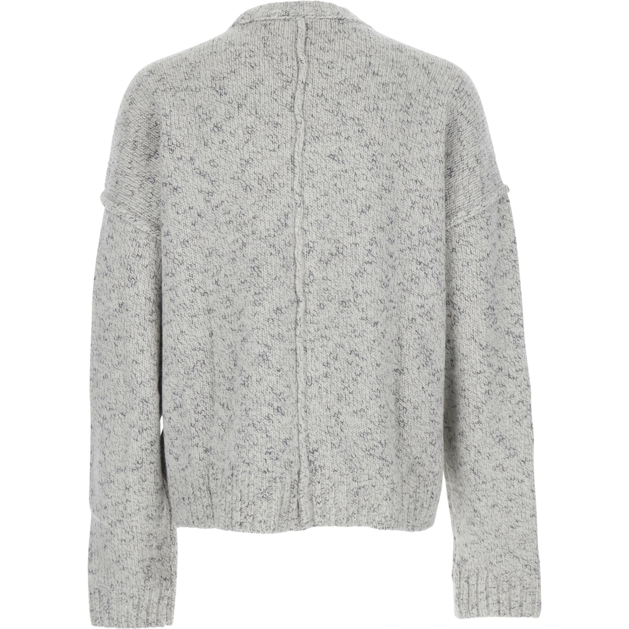 كنزة صوفية رمادية برقبة دائرية وأكتاف منسدلة للرجال