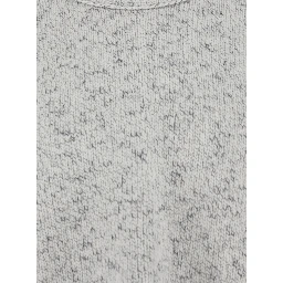 كنزة صوفية رمادية برقبة دائرية وأكتاف منسدلة للرجال