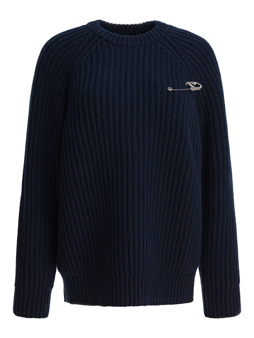 Wool knitwear with pin