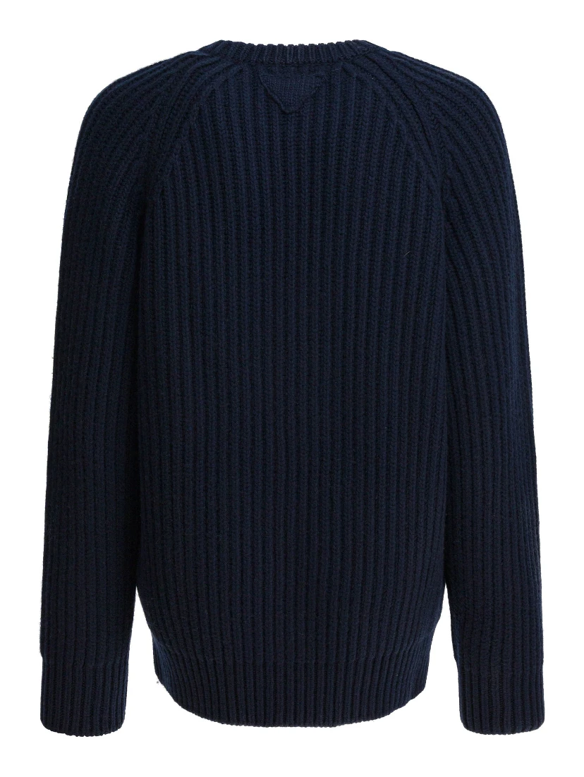 Wool knitwear with pin