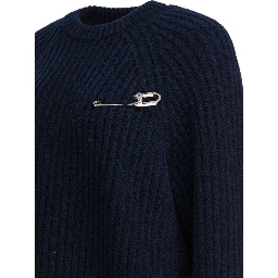 Wool knitwear with pin