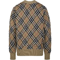 V-neck cardigan with buttons