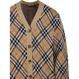 V-neck cardigan with buttons