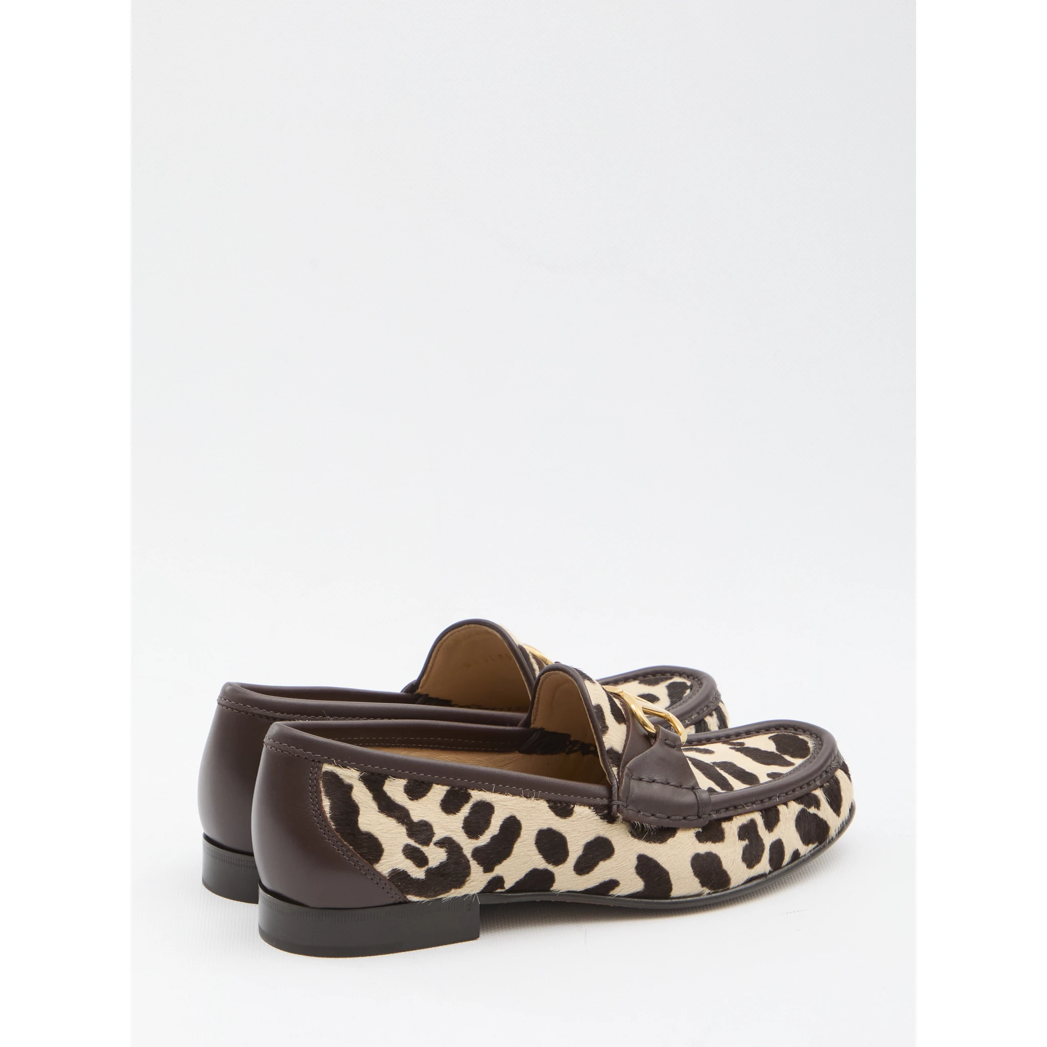 أحذية لوفر بشعار VLogo المميز