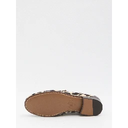 أحذية لوفر بشعار VLogo المميز