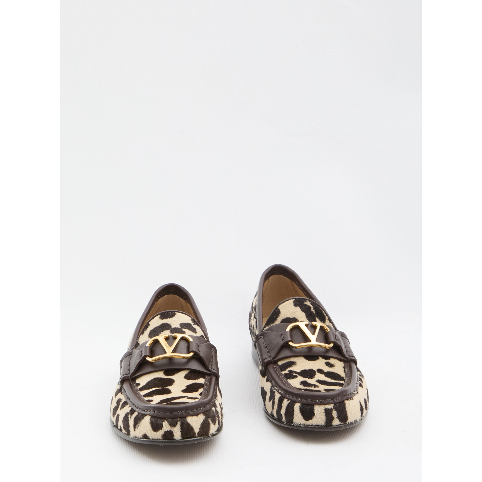 أحذية لوفر بشعار VLogo المميز