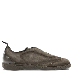 Sneaker with elastic laces