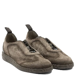 Sneaker with elastic laces