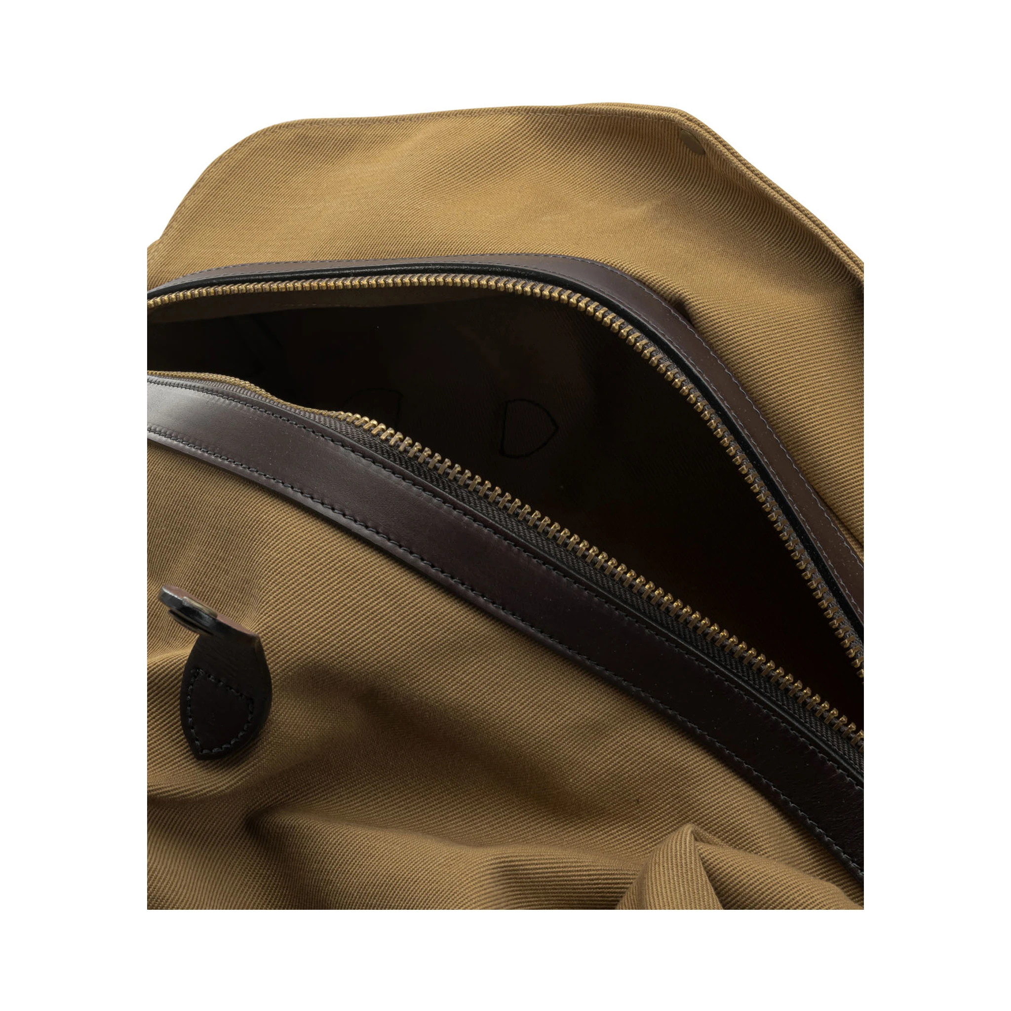 حقيبة سفر متوسطة الحجم