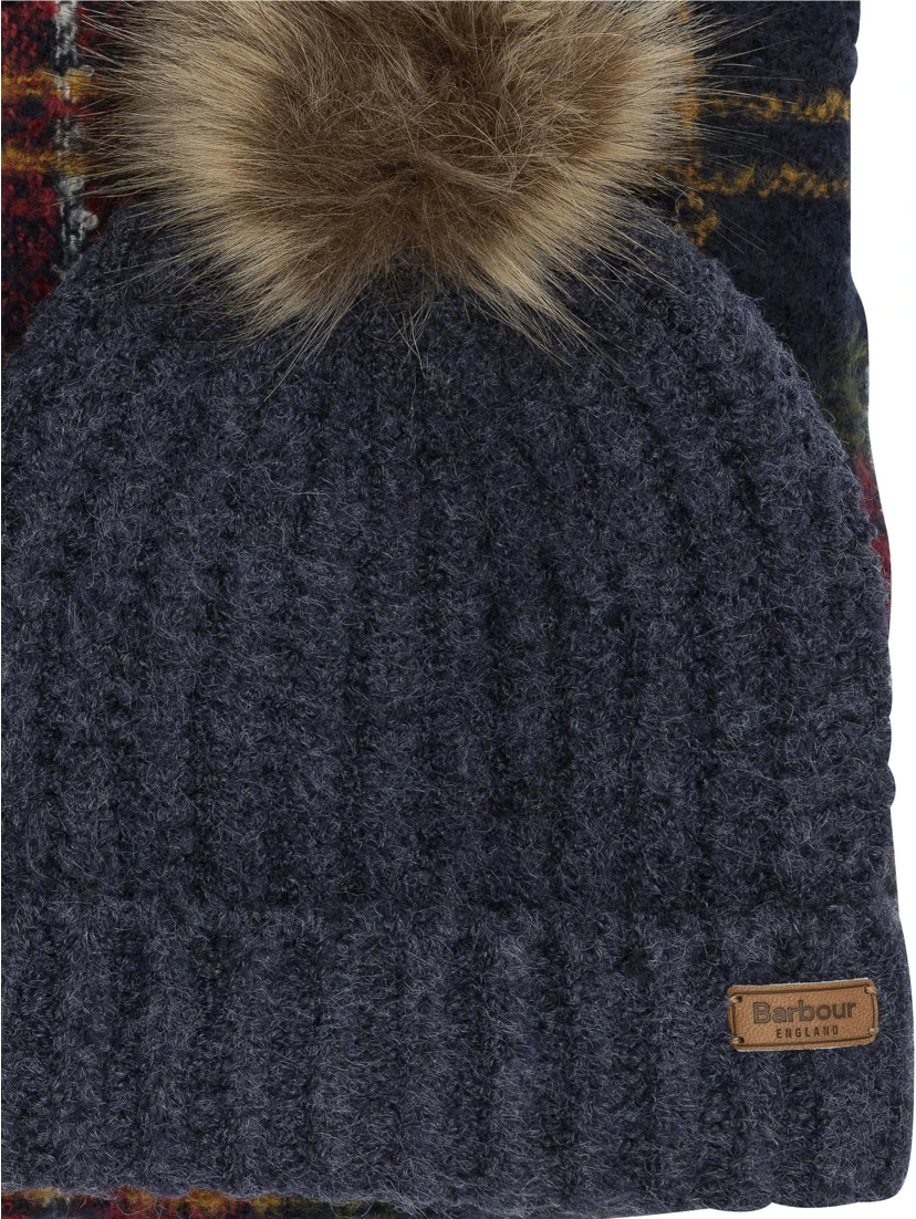 Beanie and scarf set "Saltburn"