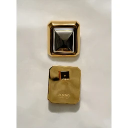 Les Pendants Carre Metallic Earings with Rear Closure and Square Design in Brass Woman