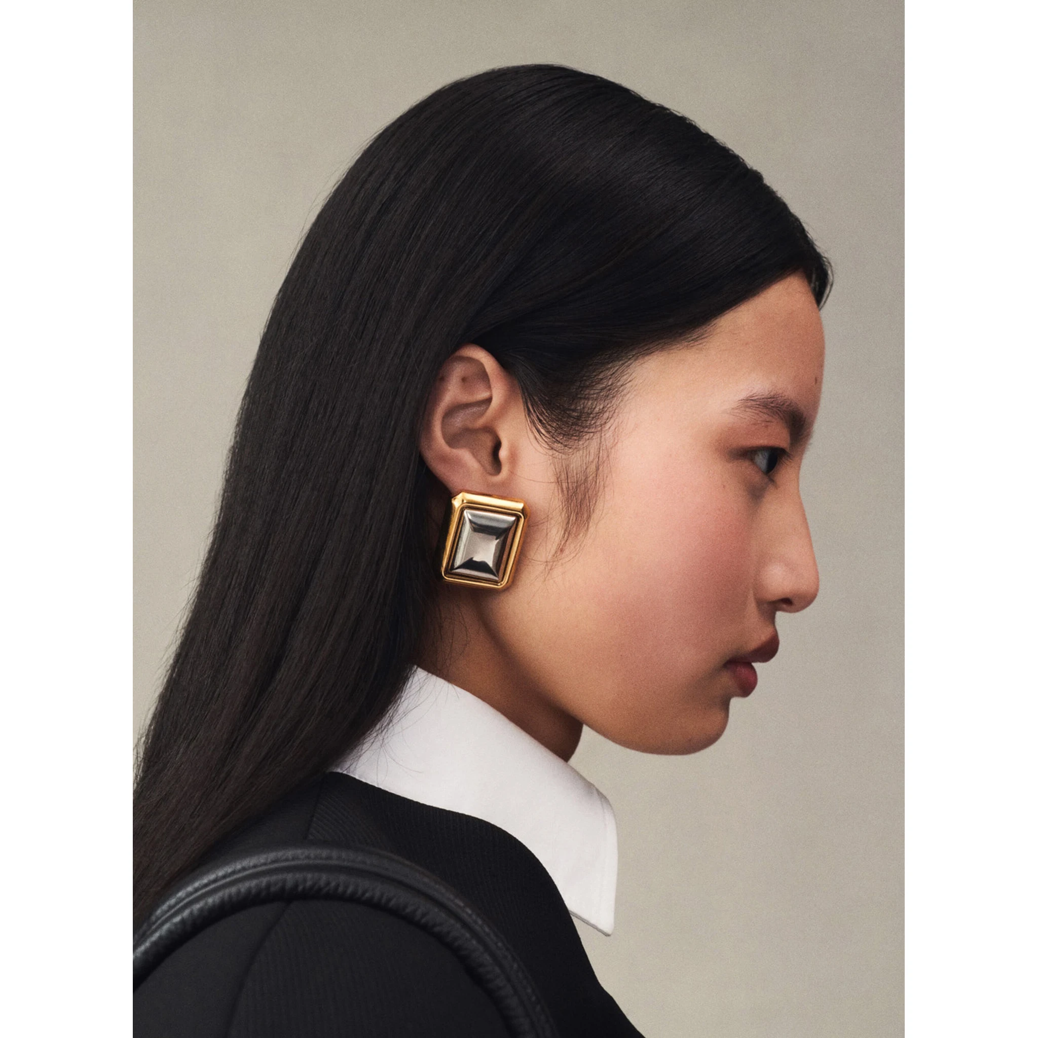 Les Pendants Carre Metallic Earings with Rear Closure and Square Design in Brass Woman