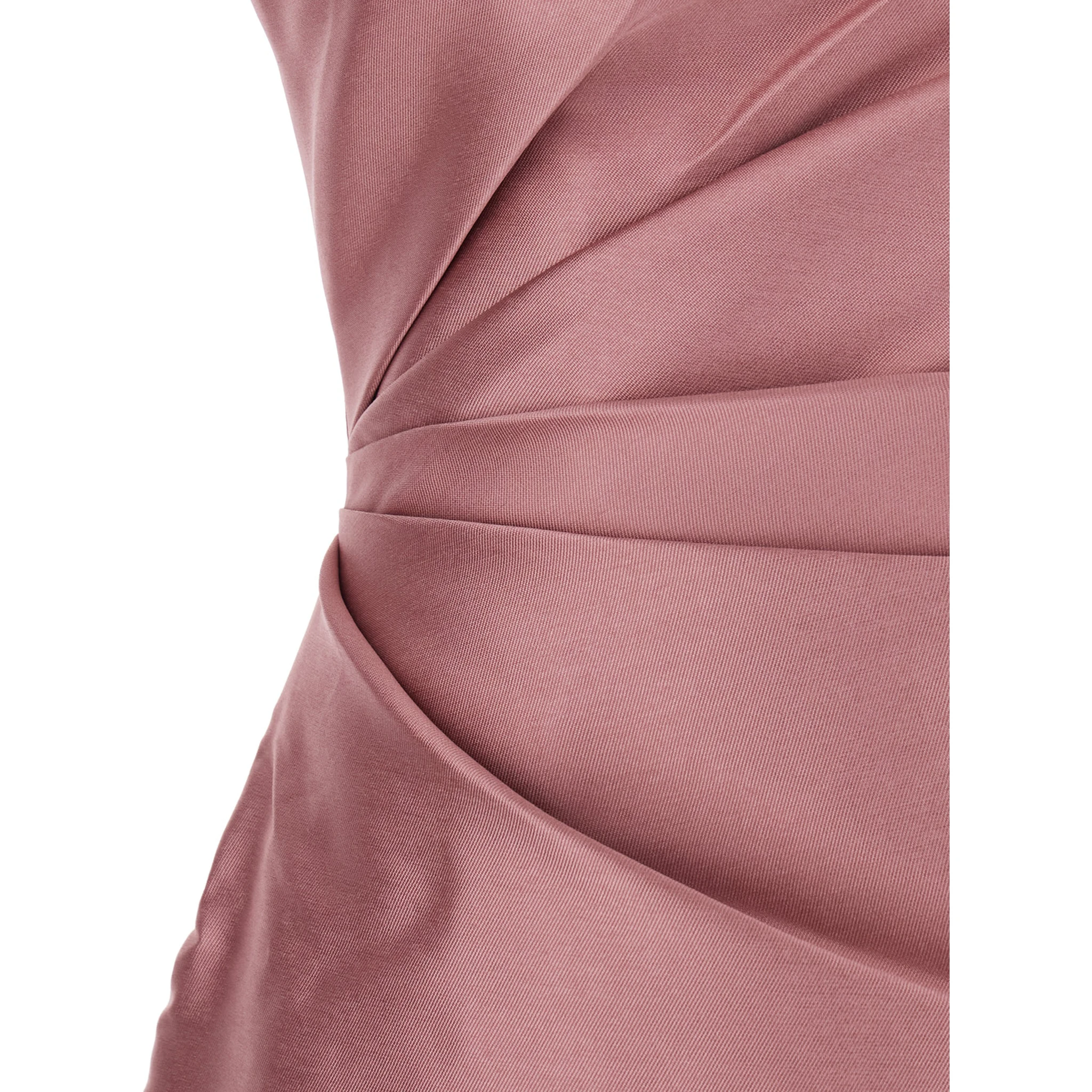 فستان كيرا الوردي الطويل بكتف واحد وتفاصيل منسدلة من قماش التويل للنساء