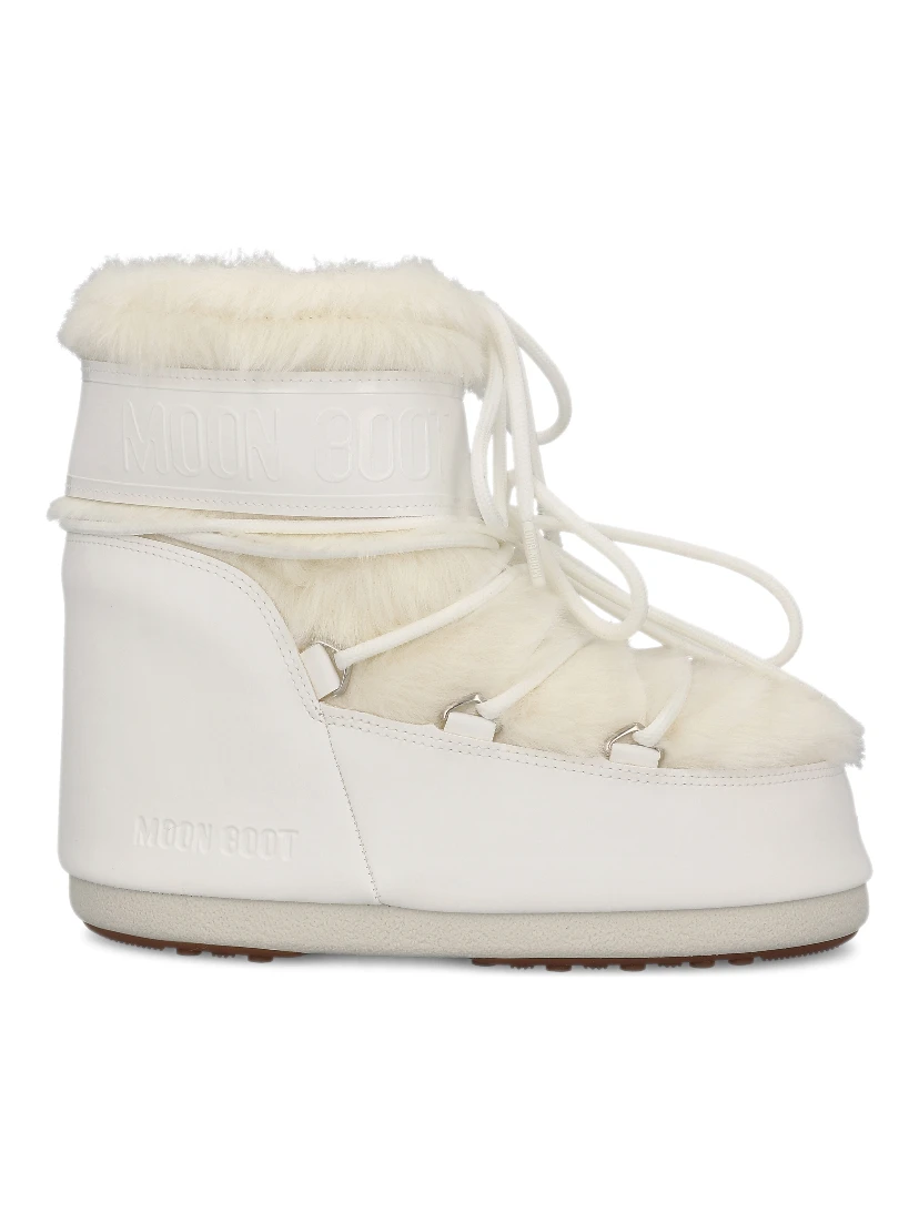 Low boot in white faux
