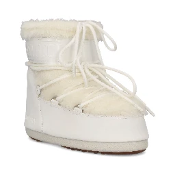 Low boot in white faux