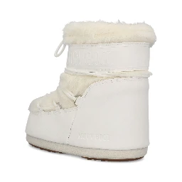 Low boot in white faux