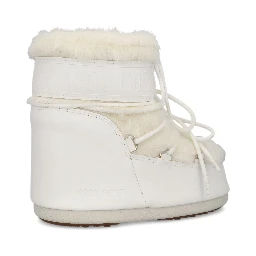 Low boot in white faux