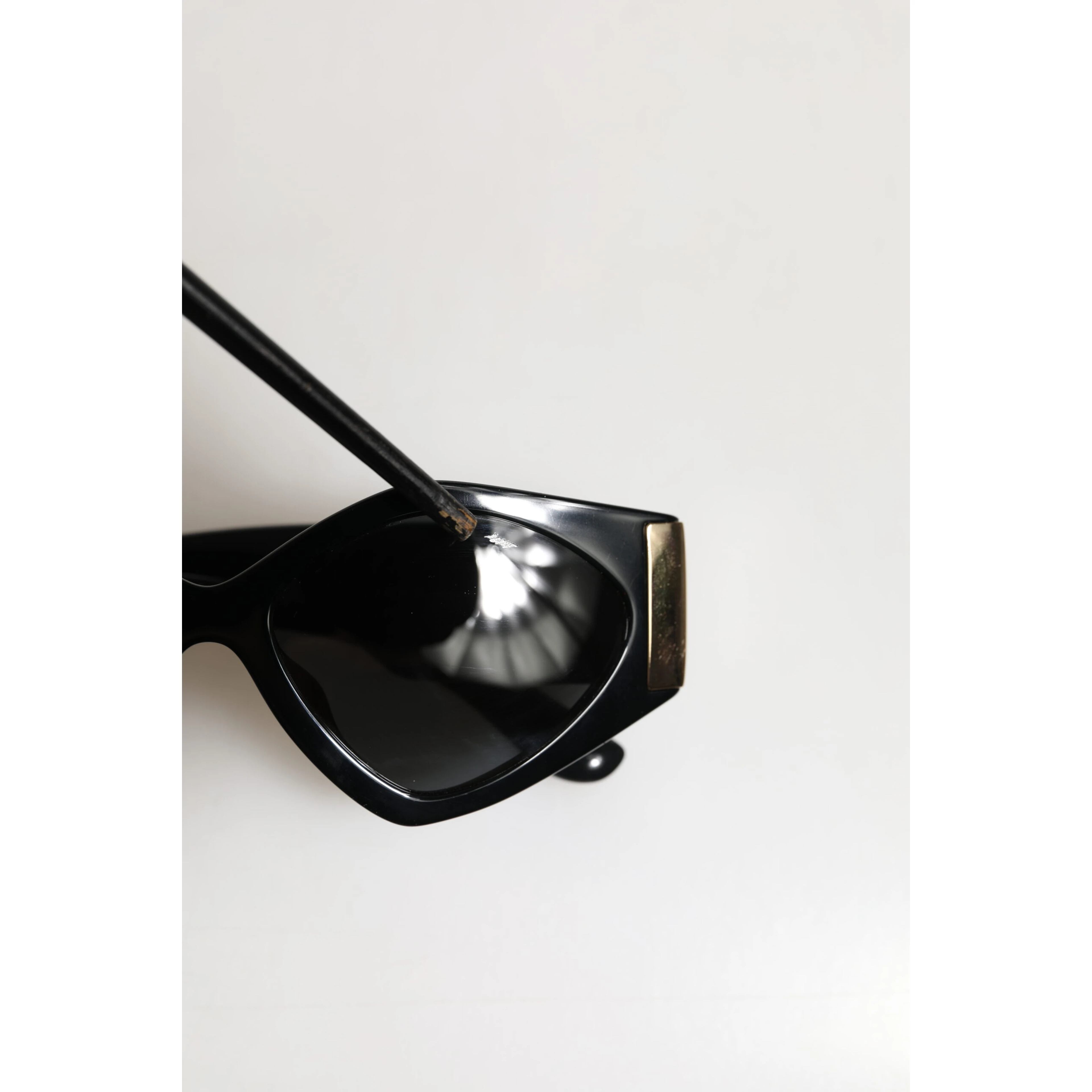 DG4396 Gray Gradient Black Irregular Frame Sunglasses