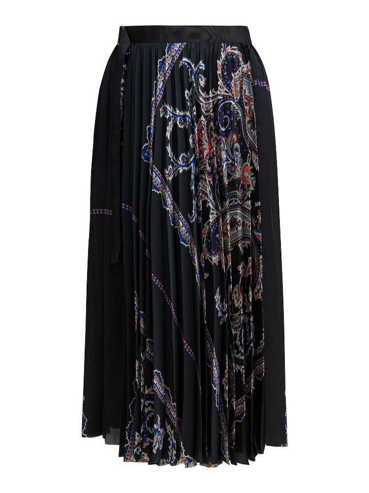 Pleated skirt with paisley print