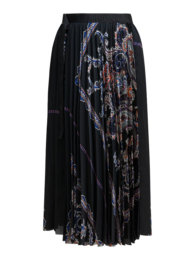 Pleated skirt with paisley print