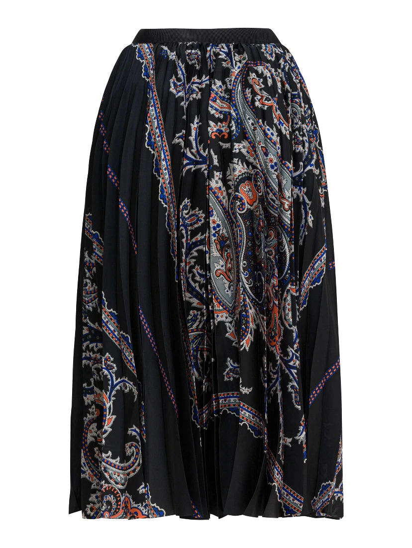 Pleated skirt with paisley print