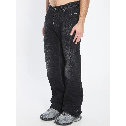 Distressed relaxed jeans