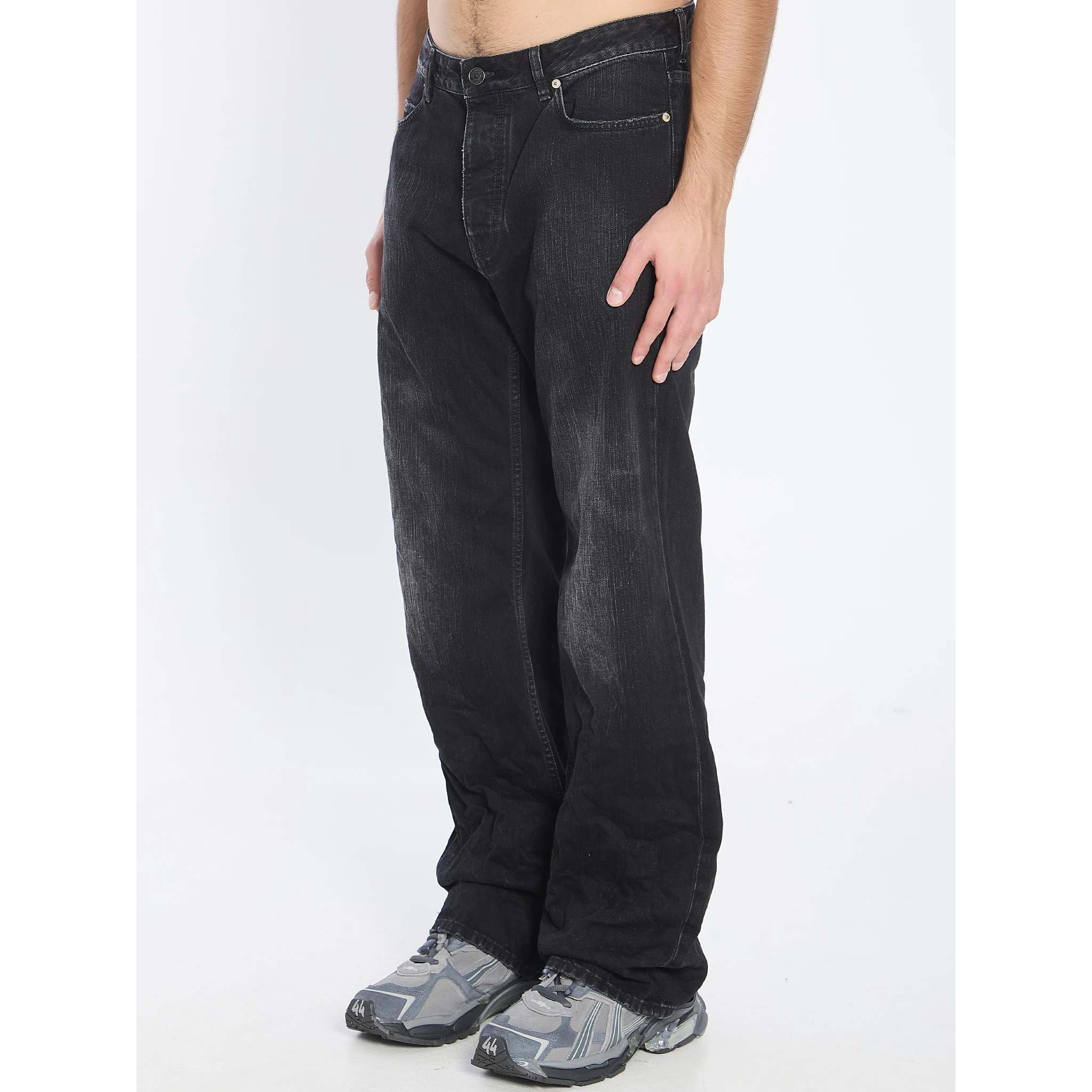 Distressed relaxed jeans