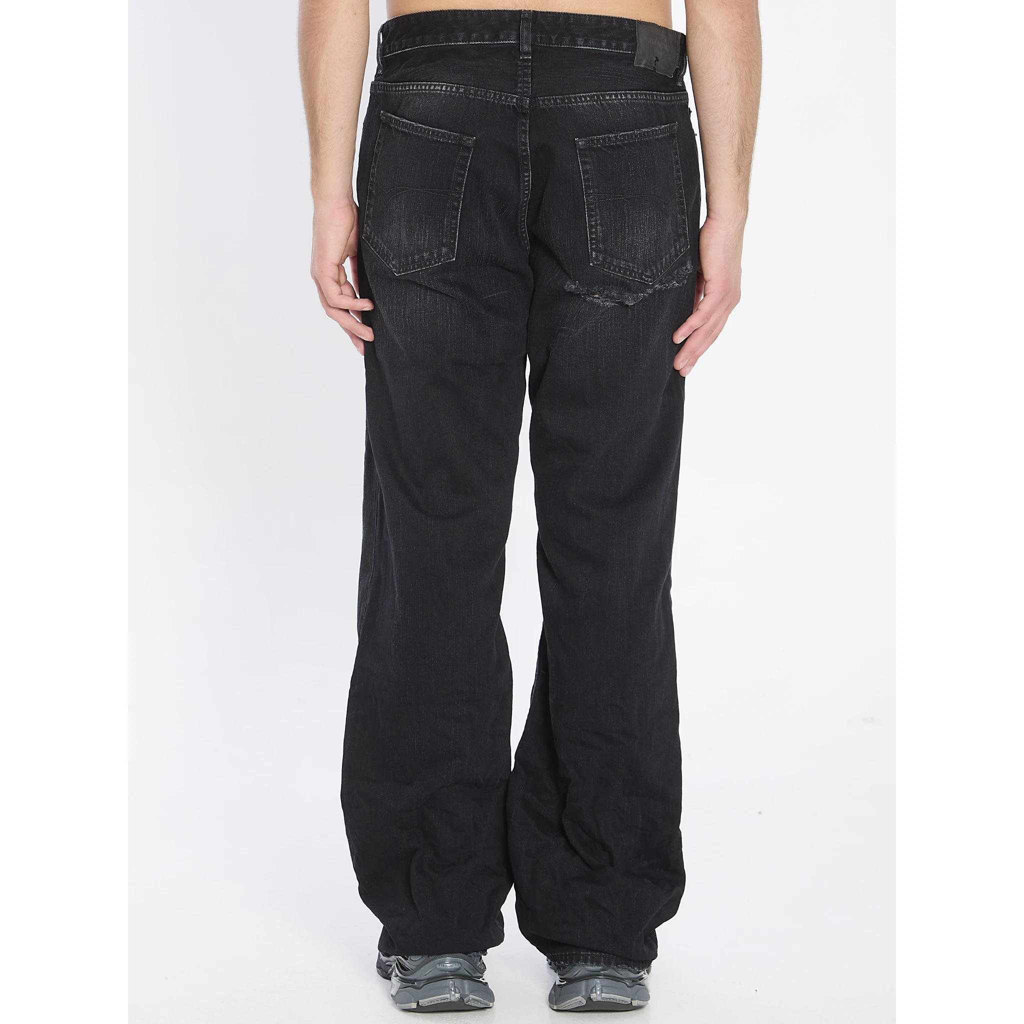 Distressed relaxed jeans