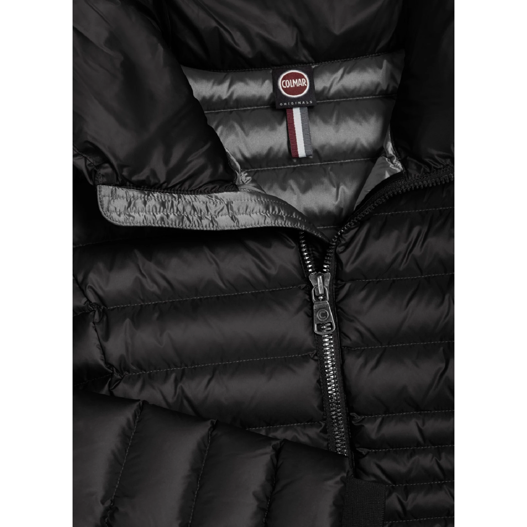 معطف بياقة عالية من الريش بلون بوربورا