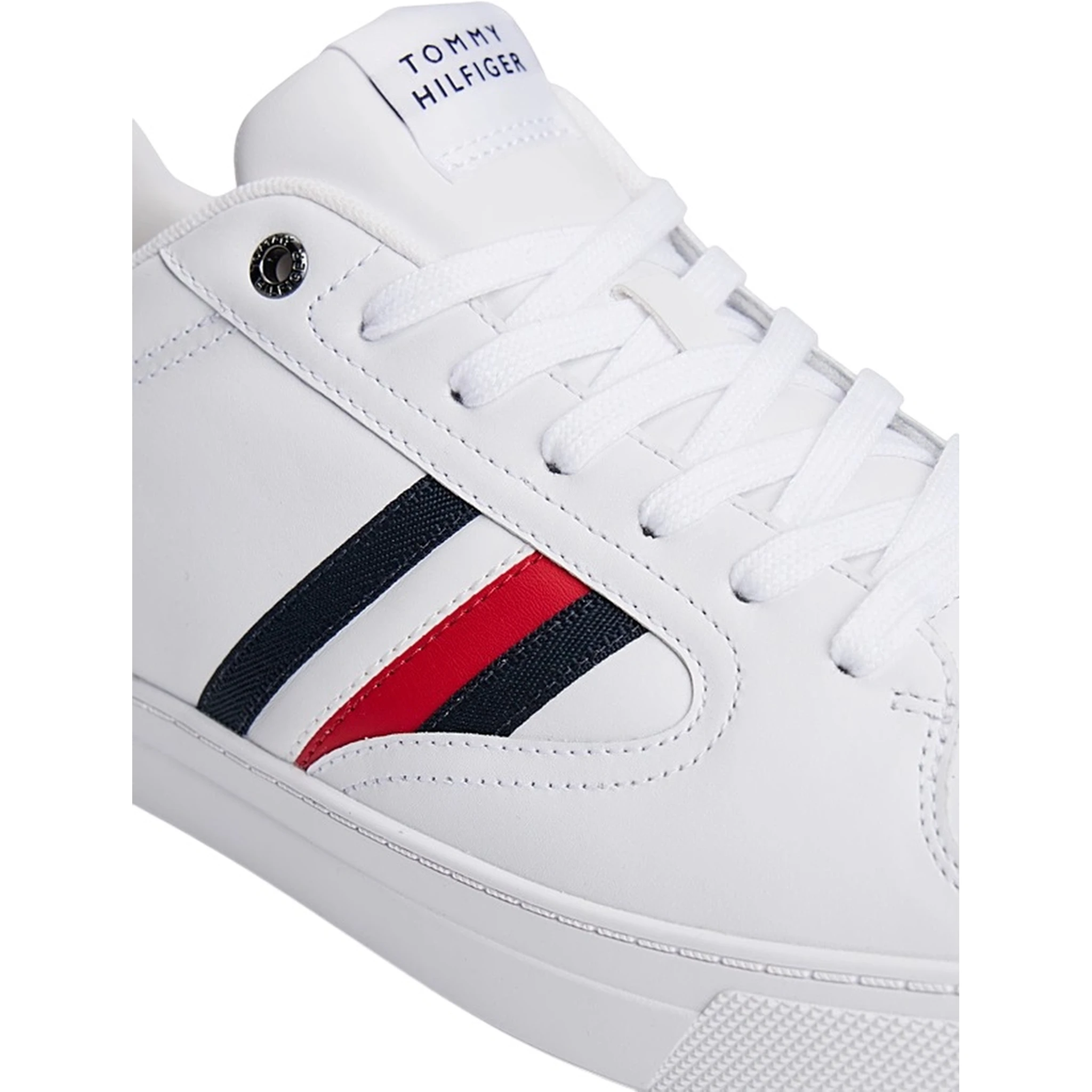 حذاء رياضي أبيض من تومي جينز