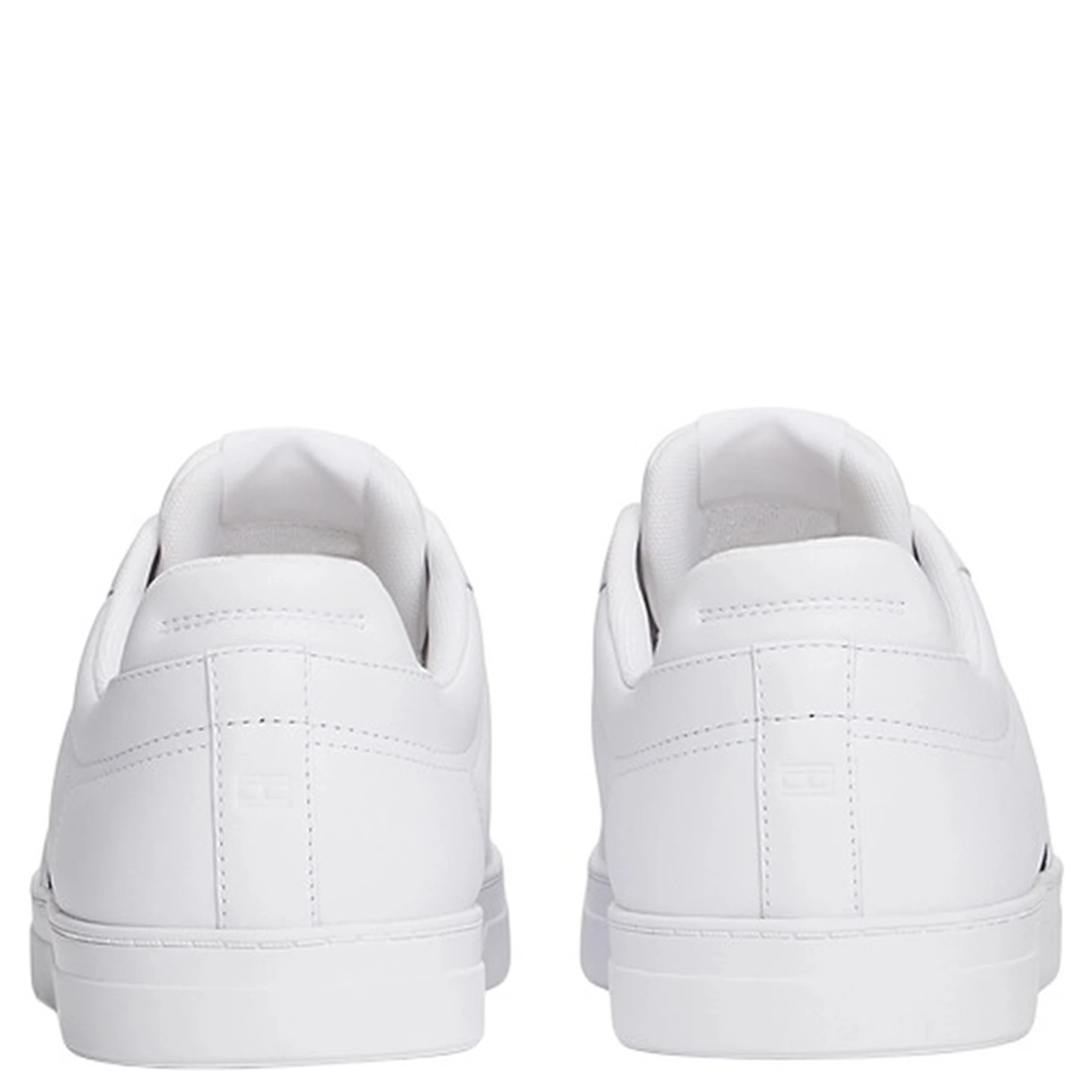 حذاء رياضي أبيض من تومي جينز